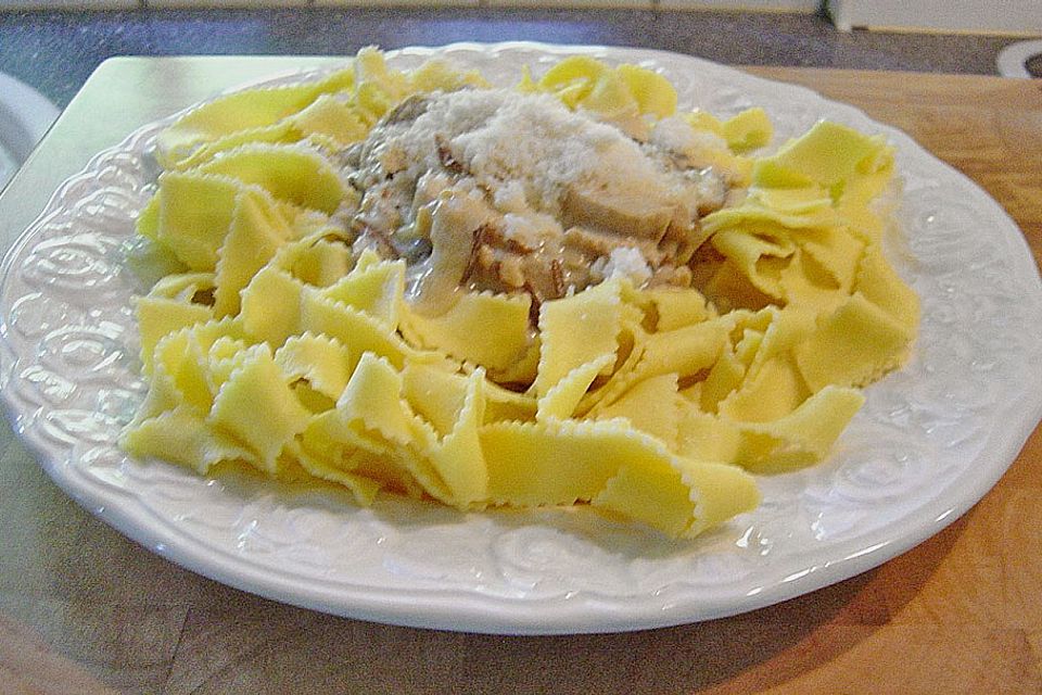 Tagliatelle mit Pilz - Sahne - Weißwein - Sauce