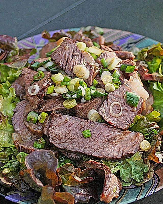 Thailändischer Salat mit Rindfleisch