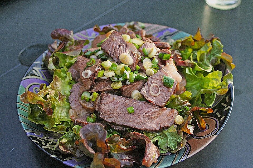 Thailändischer Salat mit Rindfleisch