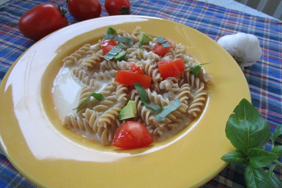 Pasta mit weißer Tomatensauce