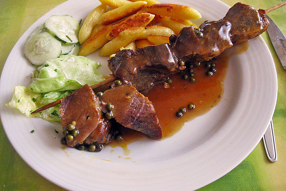 Filet-Spieße mit feurigem Salat