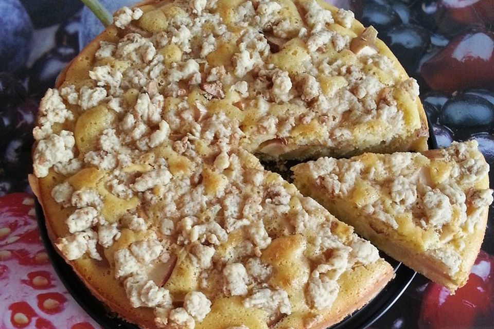 Apfel-Birnen-Kuchen mit Mohnstreusel