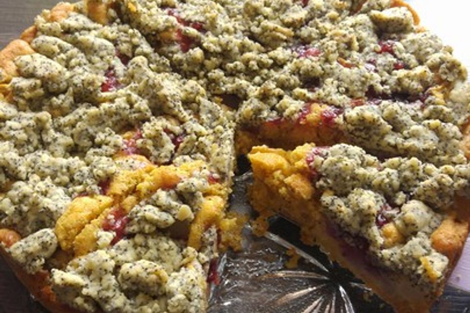 Apfel-Birnen-Kuchen mit Mohnstreusel