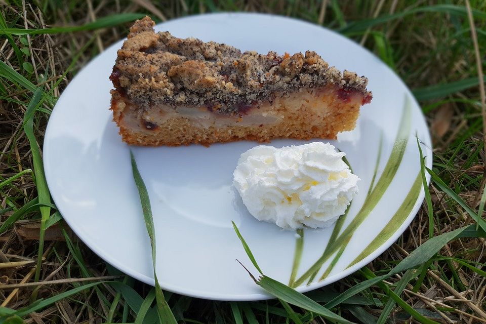 Apfel-Birnen-Kuchen mit Mohnstreusel