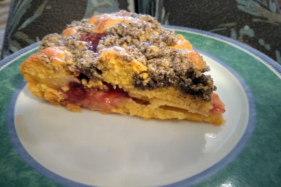 Apfel-Birnen-Kuchen mit Mohnstreusel