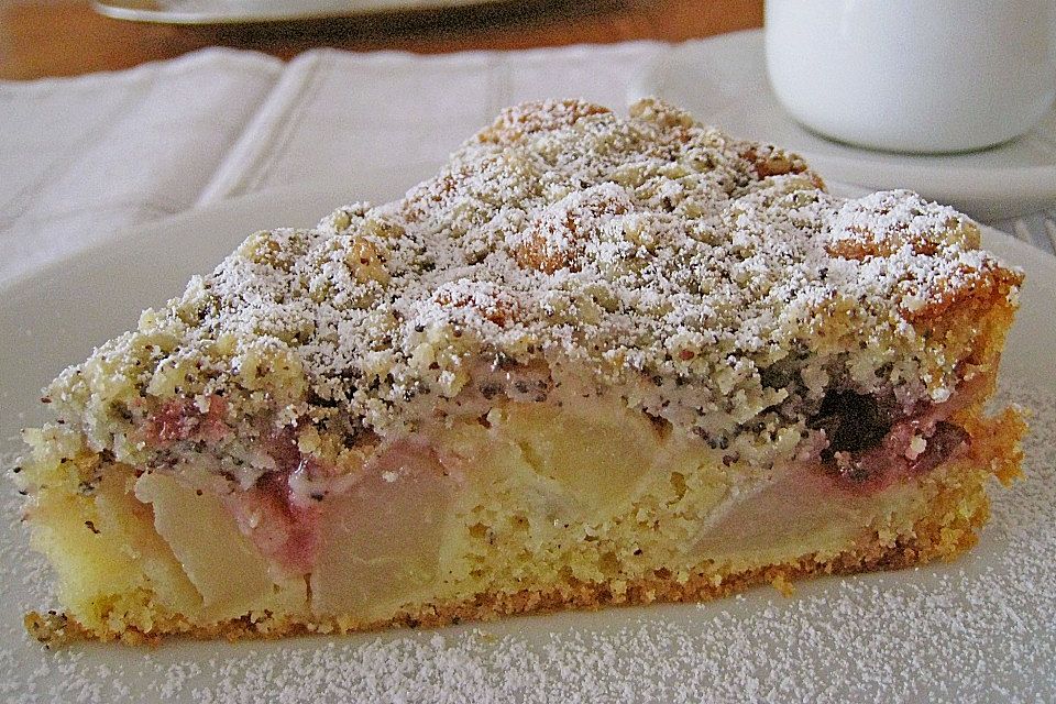 Apfel-Birnen-Kuchen mit Mohnstreusel