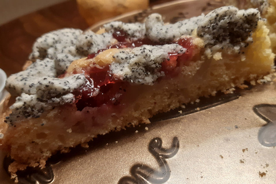 Apfel-Birnen-Kuchen mit Mohnstreusel