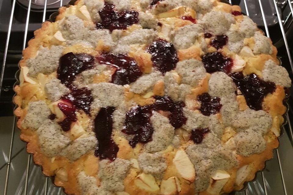 Apfel-Birnen-Kuchen mit Mohnstreusel