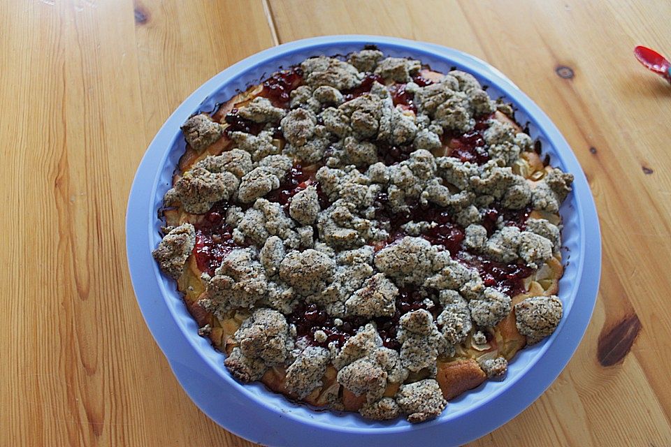 Apfel-Birnen-Kuchen mit Mohnstreusel