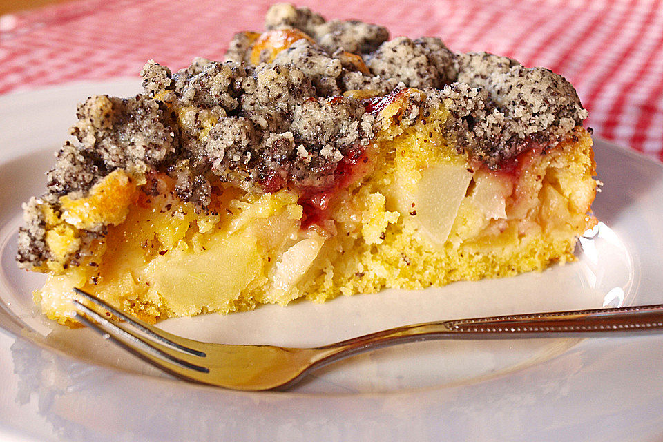 Apfel-Birnen-Kuchen mit Mohnstreusel