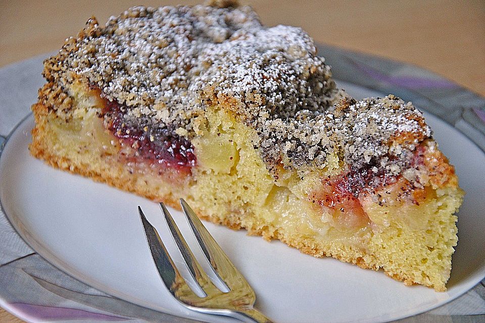 Apfel-Birnen-Kuchen mit Mohnstreusel