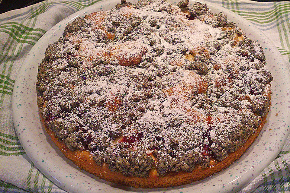 Apfel-Birnen-Kuchen mit Mohnstreusel