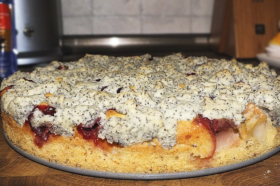 Apfel-Birnen-Kuchen mit Mohnstreusel