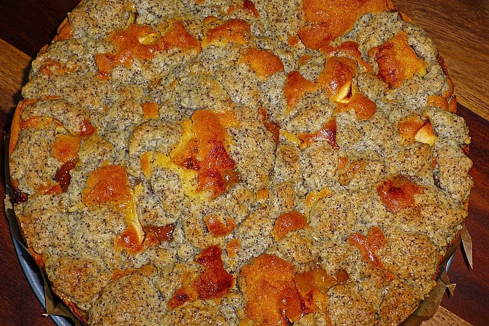 Apfel-Birnen-Kuchen mit Mohnstreusel