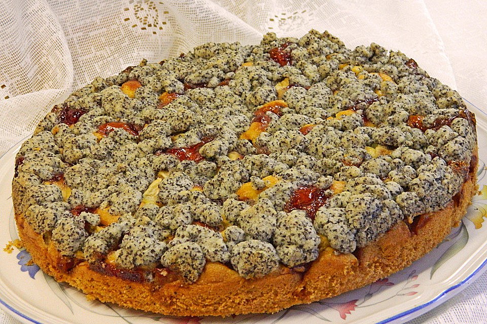 Apfel-Birnen-Kuchen mit Mohnstreusel