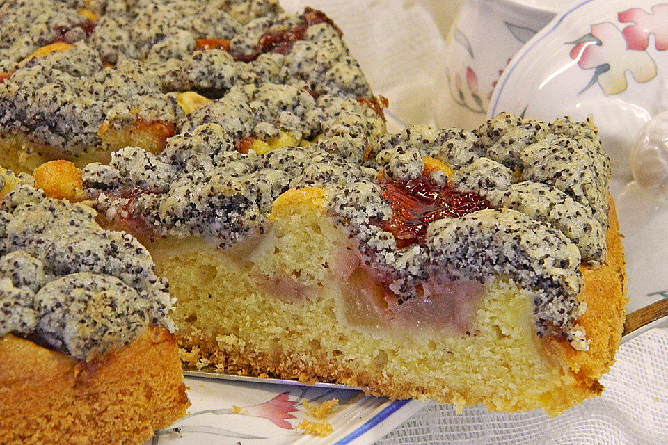 Apfel-Birnen-Kuchen mit Mohnstreusel