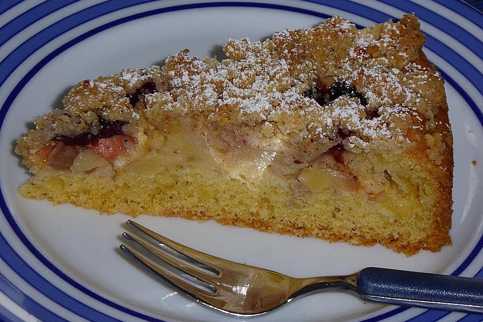 Apfel-Birnen-Kuchen mit Mohnstreusel