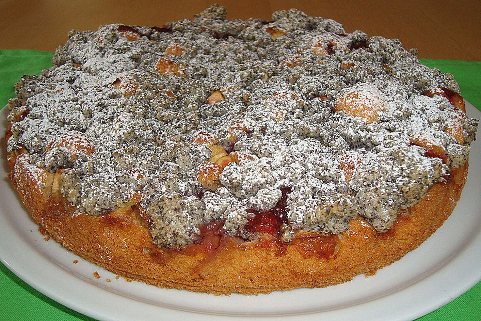 Apfel-Birnen-Kuchen mit Mohnstreusel