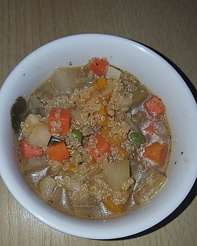 Quinoa - Karotten - Suppe mit Mangold Einlage