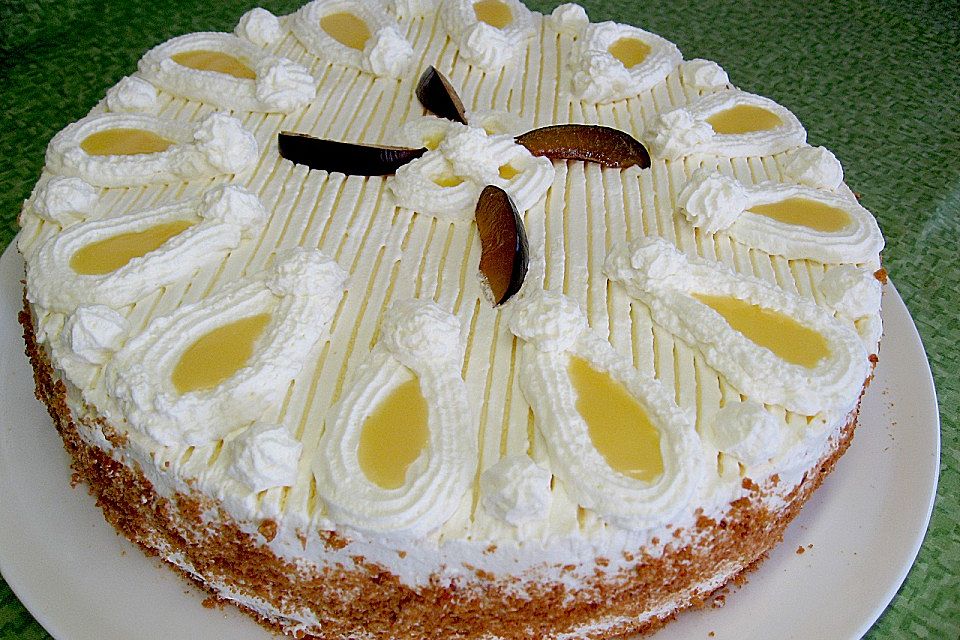 Pflaumen-Eierlikörsahne-Torte