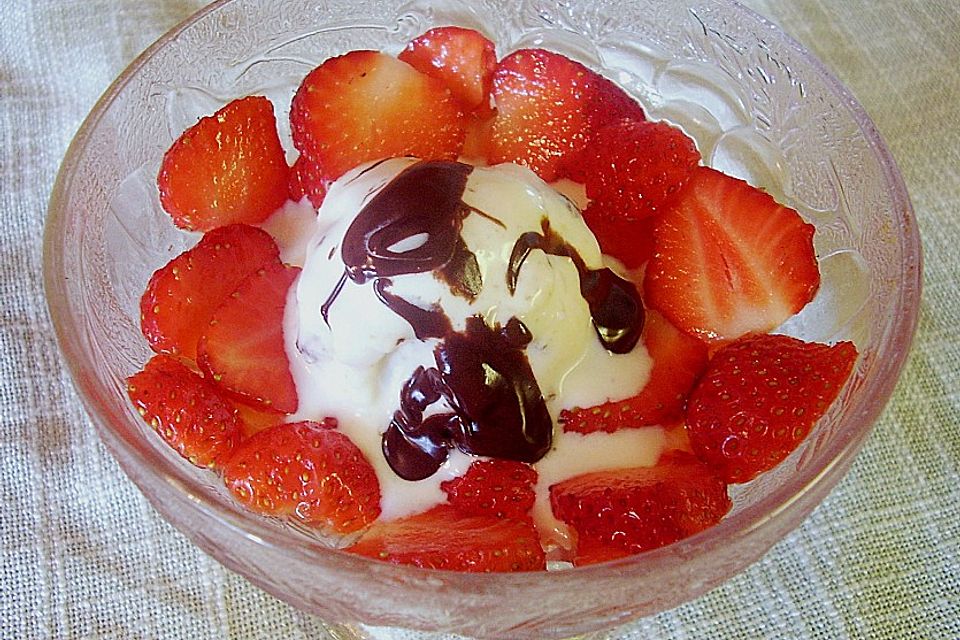 Vanilleeis mit Balsamico - Erdbeeren