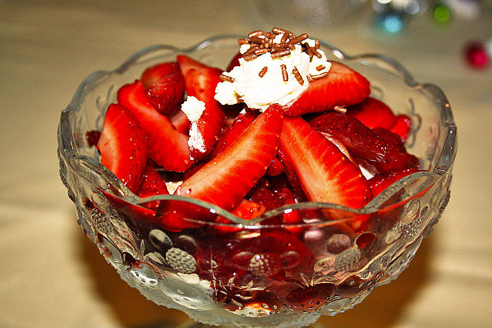 Vanilleeis mit Balsamico - Erdbeeren