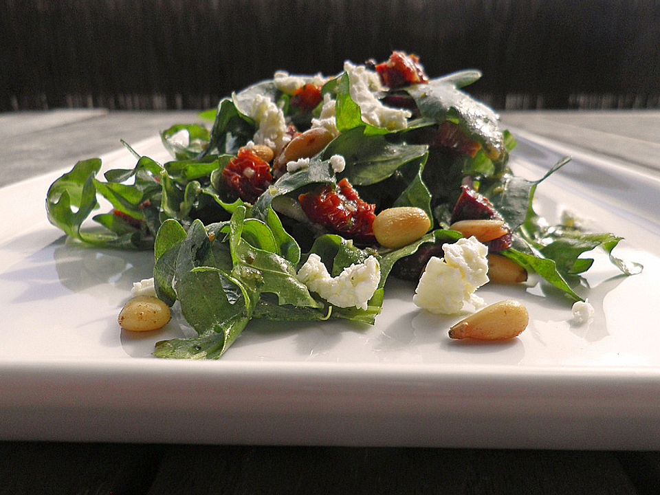 Antipasti-Salat mit Schafskäse und Pesto-Dressing von kipo32| Chefkoch