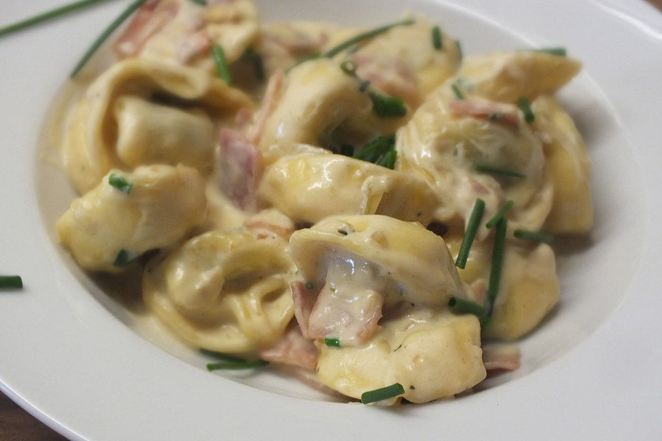 Tortellini in Schinken - Sahne - Soße