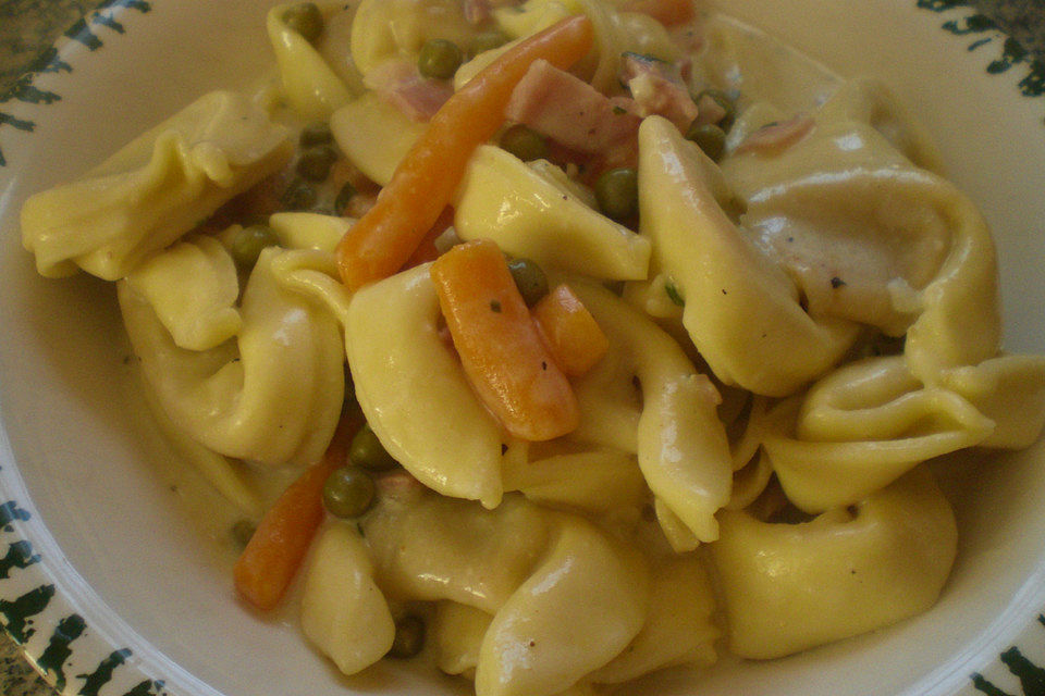 Tortellini in Schinken - Sahne - Soße