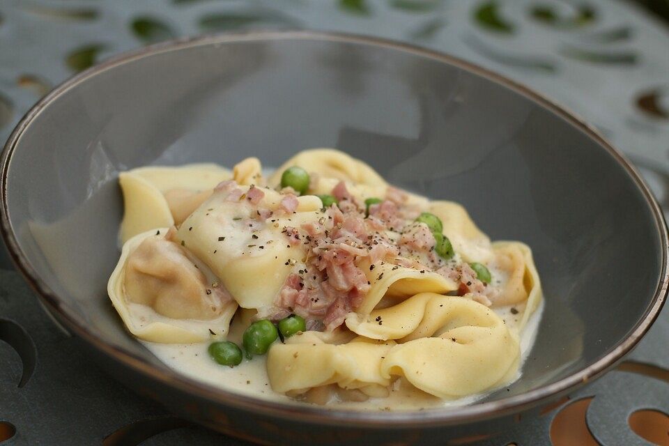 Tortellini in Schinken - Sahne - Soße