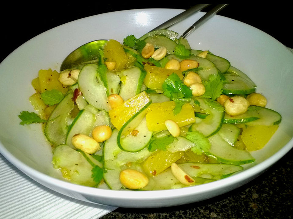 Asiatischer Ananas - Gurken - Salat von Tortyschlumpf| Chefkoch