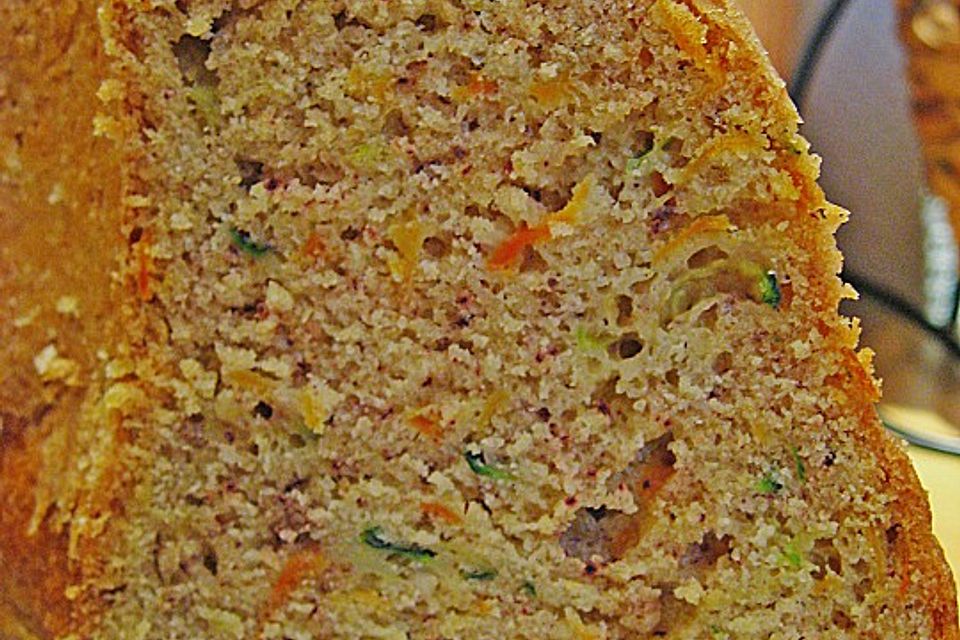 Süßer Zucchini - Möhren - Kuchen