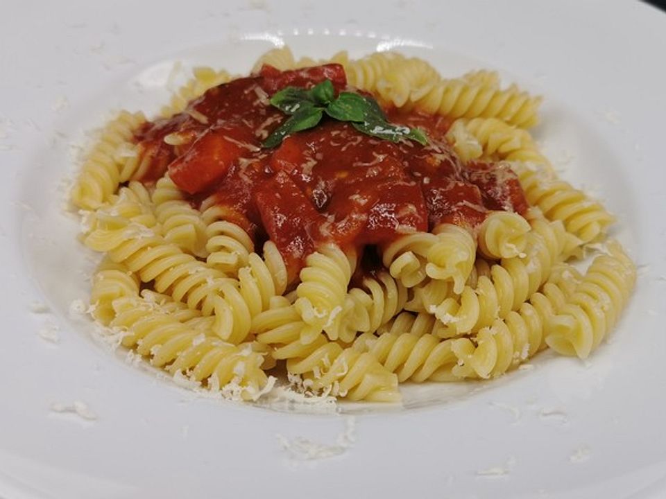 Enricos Nudeln mit Tomatensoße von enricofriedrich| Chefkoch Enricos Nudeln mit Tomatensoße von enricofriedrich| Chefkoch