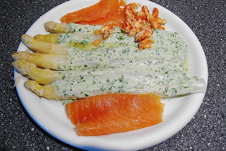 Spargel mit Lachs, Garnelen, Flußkrebsen und Kräutersauce