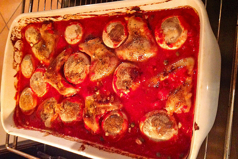 Hähnchen im Tomaten - Champignonbett mit frischen Kräutern