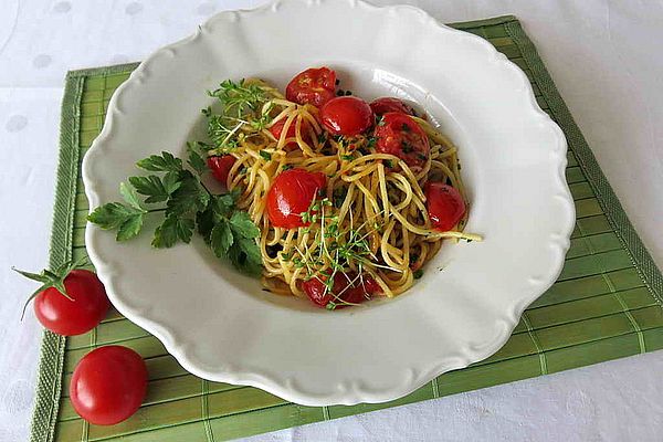 Spaghetti gebraten mit Basilikum und Tomate von Leckerli81 | Chefkoch