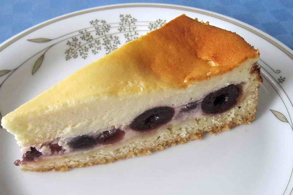 Käsekuchen mit Kirschen