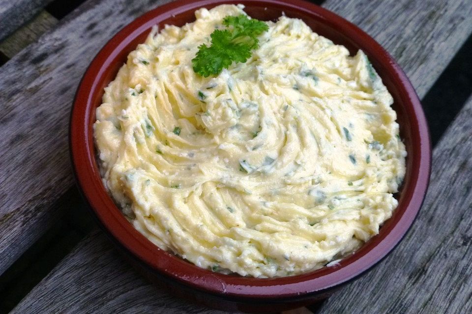 Kräuterbutter mit Feta