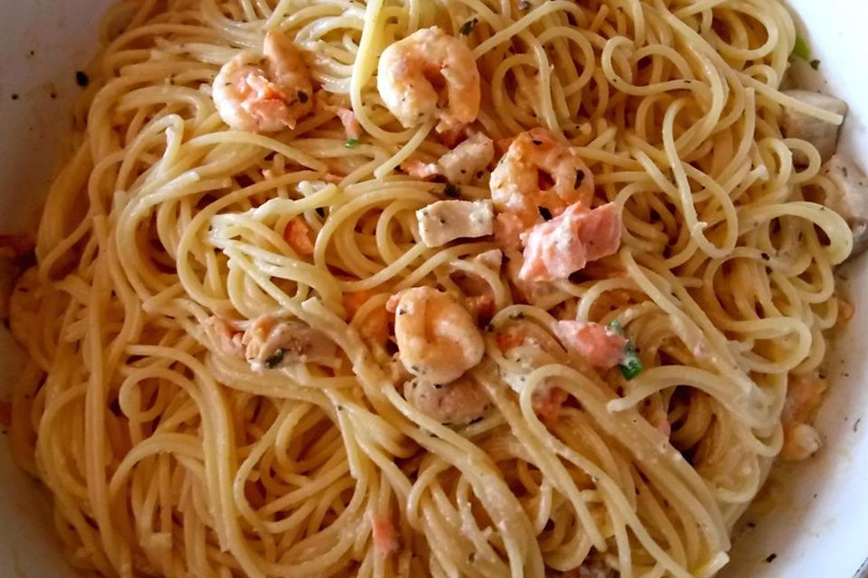 Spaghetti mit Lachs und Shrimps