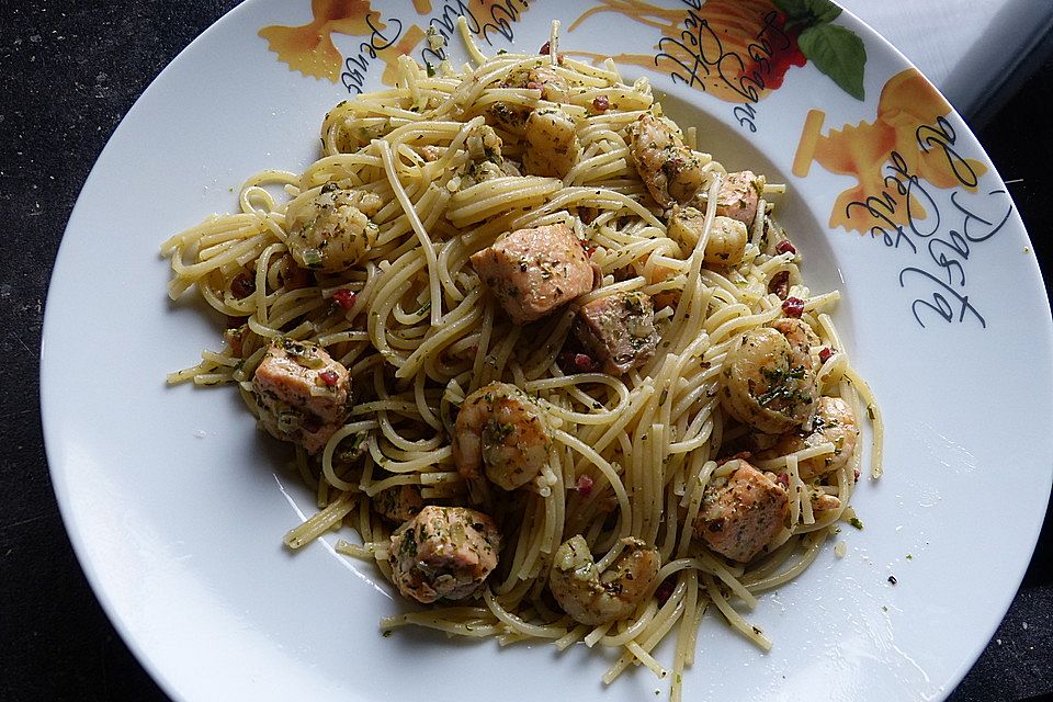 Spaghetti mit Lachs und Shrimps