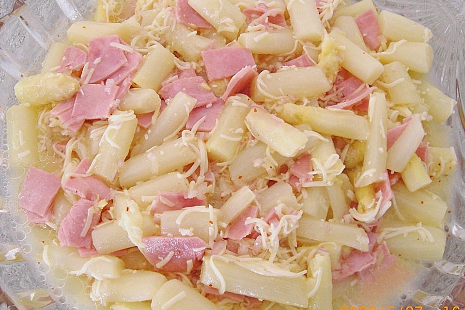 Spargelsalat mit Schinken und Käse