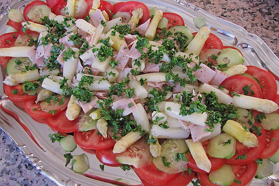 Spargelsalat mit Schinken und Käse