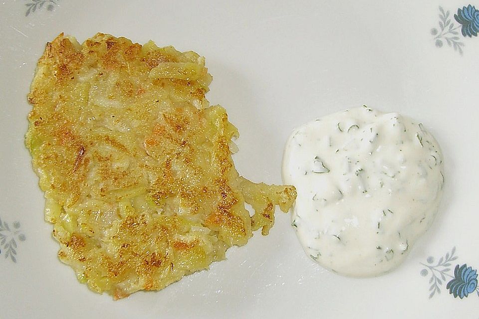 Gemüsepuffer mit Kräutersauce