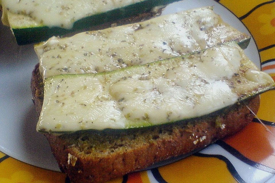 Gebratene Zucchini mit Käse