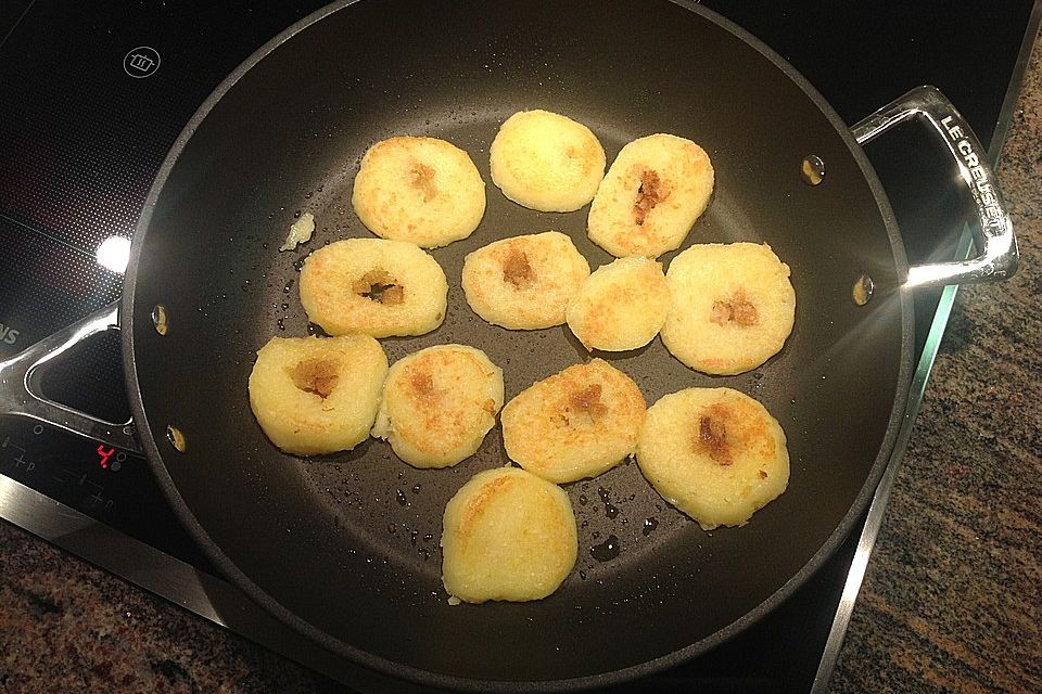 Kartoffelknödel geröstet mit 'Zugabe'