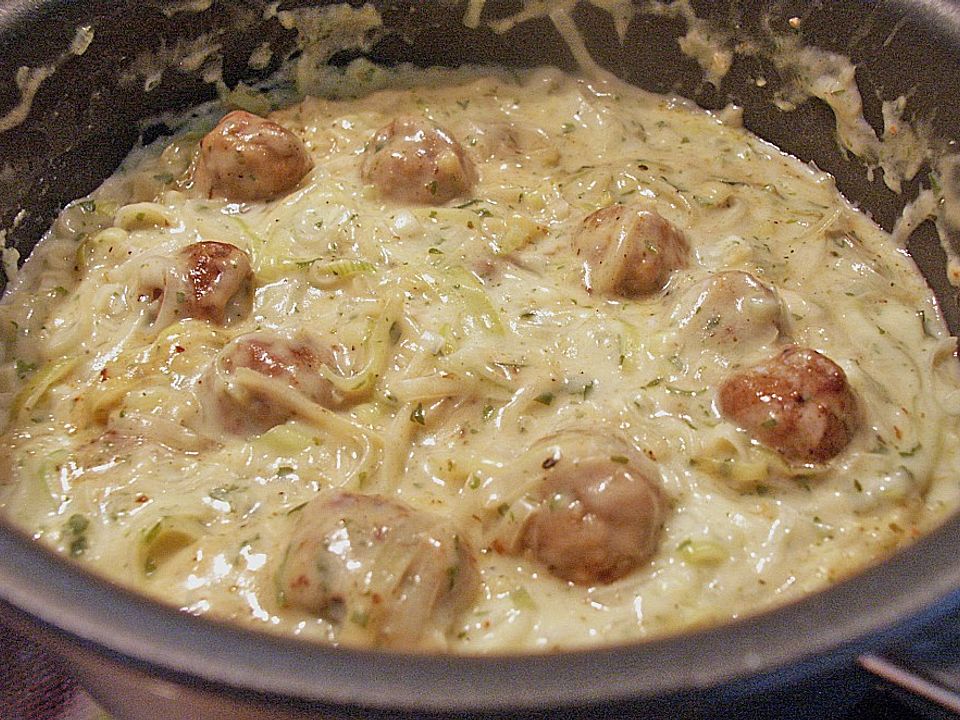 Bratwurstbällchen in Lauch - Bechamel - Gemüse von urmeli75| Chefkoch