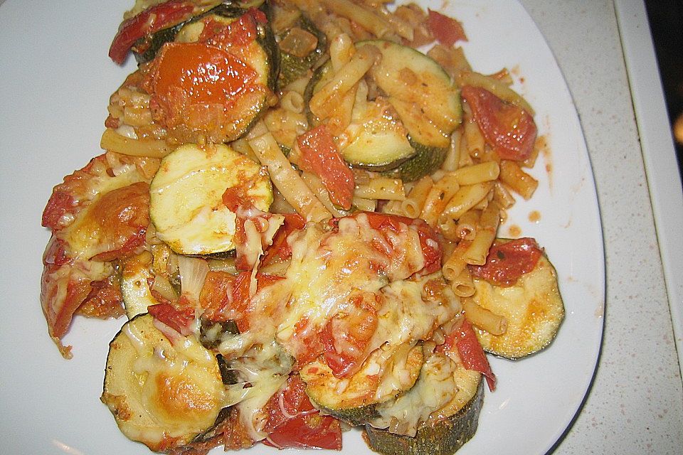 Nudelauflauf mit Tomaten - Zucchini - Soße