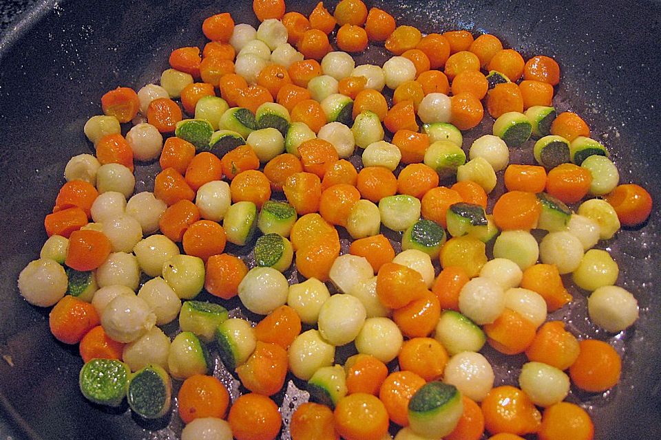 Entenbrust in Madeirasauce mit Gemüseperlen und Dinkel