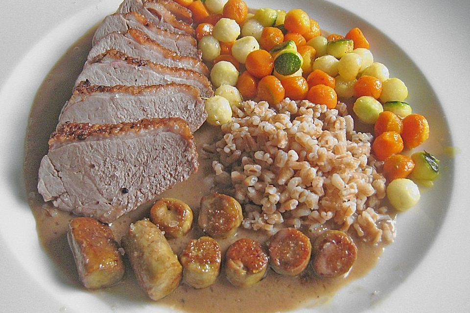 Entenbrust in Madeirasauce mit Gemüseperlen und Dinkel