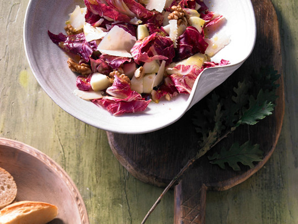 Radicchio-Birnen-Salat mit Walnüssen und Parmesan von elanda| Chefkoch